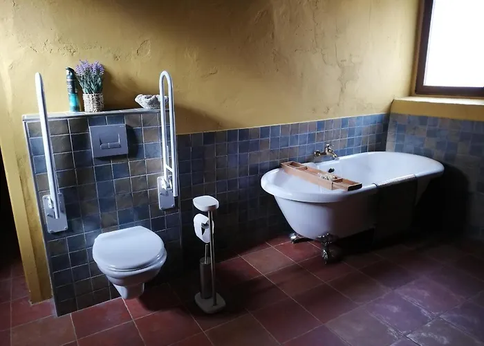 Mas Del Llop Blanc - Dog Friendly Rural - Bed and Breakfast