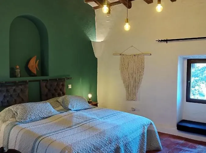 Bed and Breakfast Mas Del Llop Blanc - Dog Friendly Rural -